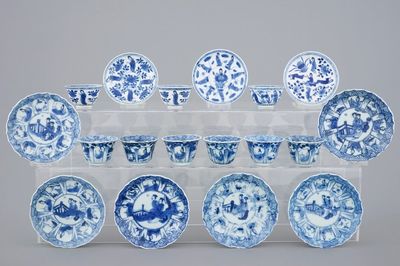 Een set van 9 Chinese blauw-witte porseleinen koppen en schotels, Kangxi
