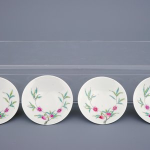 Een set van 9 Chinese famille rose kommetjes met perzikendecor, Guangxu merk en periode — foto 6