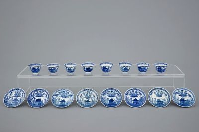 Een set van acht Chinese blauw-witte miniatuur kop en schotels, Kangxi