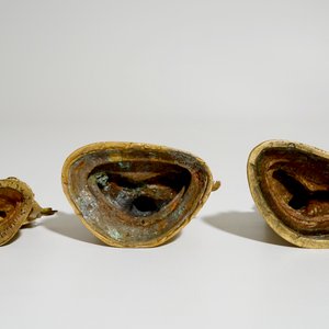Een set van drie Chinese vergulde bronzen figuren van Tara en Boeddha, 18/19e eeuw — foto 6