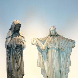 Een set van twee plaasteren figuren, één vrouwelijke heilige en één Christus, 19/20e eeuw, Brugge — foto 1