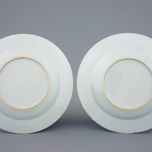 Een set van vier Chinese borden met bianco sopra bianco decor, Qianlong, 18e eeuw — foto 4