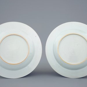 Een set van vier Chinese borden met bianco sopra bianco decor, Qianlong, 18e eeuw — foto 6