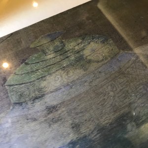 Een set van vier Chinese schilderijen van kostbaarheden en bloemen, in kader, 19e eeuw — foto 26