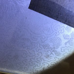 Een set van vier Chinese schilderijen van kostbaarheden en bloemen, in kader, 19e eeuw — foto 37