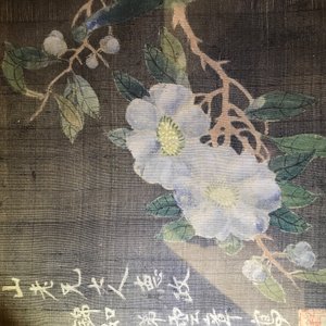 Een set van vier Chinese schilderijen van kostbaarheden en bloemen, in kader, 19e eeuw — foto 8
