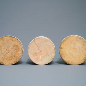 Een set van zes blauw-witte en mangane albarello-type apothekerspotten, Nevers, Frankrijk, 18e eeuw — foto 13