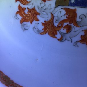 Een set van zes Chine de commande wapenborden met bianco sopra bianco rand, Qianlong, 18e eeuw — foto 6
