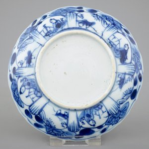 Een set van zes Chinese blauw-witte kopjes en schoteltjes, Kangxi — foto 4