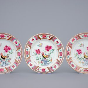 Een set van zes Chinese famille rose borden met hanen, 18e eeuw — foto 5