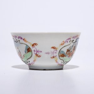 Een set van zes Chinese famille rose koppen en schotels in Meissen-stijl, Qianlong — foto 5