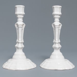 Een set van zes monochrome witte aardewerken kandelaars, Frankrijk, 18e eeuw — foto 8