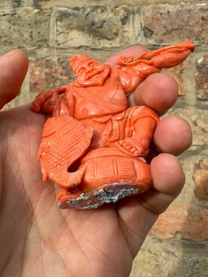 Een set van zeven Chinese bloedkoralen figuren op een houten sokkel, 19/20e eeuw — foto 22