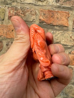 Een set van zeven Chinese bloedkoralen figuren op een houten sokkel, 19/20e eeuw — foto 30