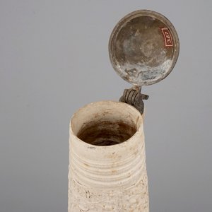 Een Siegburg schnelle met een alliantiewapen van oa. Denemarken, ca. 1580 — foto 6