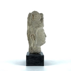 Een Sino-Tibetaans hoofd van Guanyin in gesculpteerde steen — foto 3