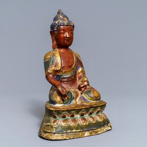 Een Sino-Tibetaanse beschilderde bronzen figuur van Boeddha Bhaisajyaguru, 17/18e eeuw — foto 1