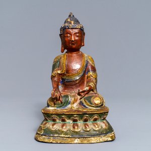 Een Sino-Tibetaanse beschilderde bronzen figuur van Boeddha Bhaisajyaguru, 17/18e eeuw — foto 2