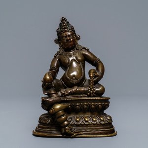 Een Sino-Tibetaanse bronzen figuur van Jambhala, 17/18e eeuw — foto 1