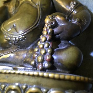 Een Sino-Tibetaanse bronzen figuur van Jambhala, 17/18e eeuw — foto 22