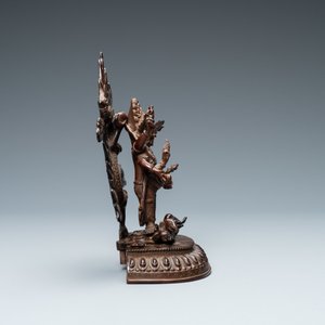 Een Sino-Tibetaanse bronzen figuur van Mahakala, 17/18e eeuw — foto 4