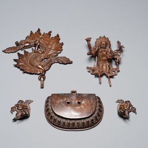 Een Sino-Tibetaanse bronzen figuur van Mahakala, 17/18e eeuw — foto 8