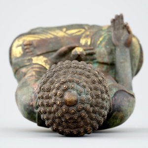 Een Sino-Tibetaanse deels verguld bronzen figuur van een gezeten Boeddha, 19e eeuw — foto 5