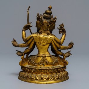 Een Sino-Tibetaanse ingelegde verguld bronzen figuur van Ushnishavijaya, 17/18e eeuw — foto 2