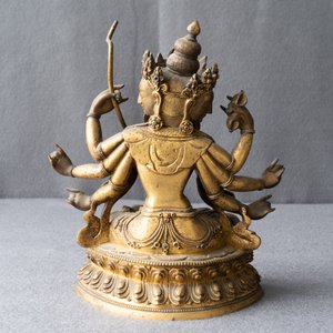 Een Sino-Tibetaanse ingelegde verguld bronzen figuur van Ushnishavijaya, 17/18e eeuw — foto 29