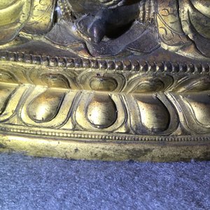 Een Sino-Tibetaanse ingelegde verguld bronzen figuur van Ushnishavijaya, 18e eeuw — foto 15