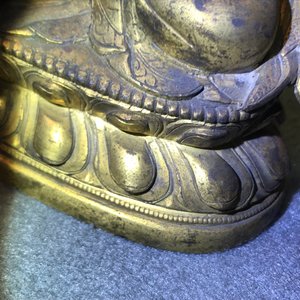 Een Sino-Tibetaanse ingelegde verguld bronzen figuur van Ushnishavijaya, 18e eeuw — foto 16