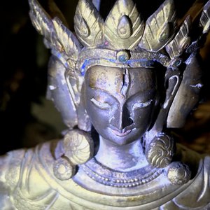 Een Sino-Tibetaanse ingelegde verguld bronzen figuur van Ushnishavijaya, 18e eeuw — foto 26