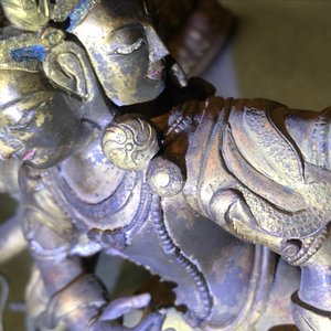 Een Sino-Tibetaanse ingelegde verguld bronzen figuur van Ushnishavijaya, 18e eeuw — foto 34