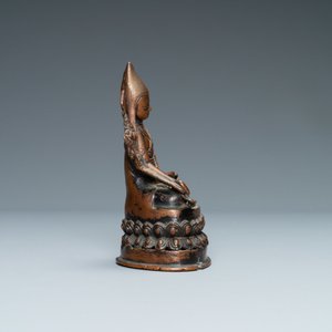 Een Sino-Tibetaanse koperen figuur van een lama, 18/19e eeuw — foto 5