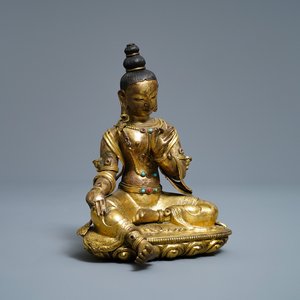 Een Sino-Tibetaanse met koraal en turkoois ingelegde verguld bronzen figuur van Tara, 18e eeuw — foto 1