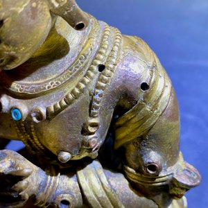 Een Sino-Tibetaanse met koraal en turkoois ingelegde verguld bronzen figuur van Tara, 18e eeuw — foto 21