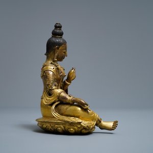 Een Sino-Tibetaanse met koraal en turkoois ingelegde verguld bronzen figuur van Tara, 18e eeuw — foto 3