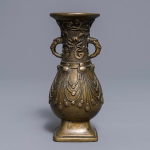 Een Sino-Tibetaanse met zilver ingelegde bronzen vaas, 18/19e eeuw — foto 1