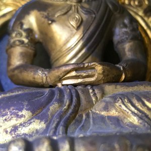 Een Sino-Tibetaanse verguld bronzen figuur van Amitayus, gedat. 1770, Qianlong — foto 11