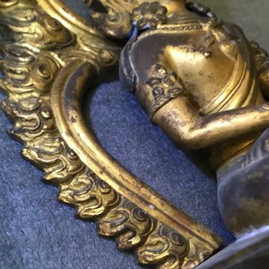 Een Sino-Tibetaanse verguld bronzen figuur van Amitayus, gedat. 1770, Qianlong — foto 13