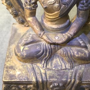 Een Sino-Tibetaanse verguld bronzen figuur van Amitayus, gedat. 1770, Qianlong — foto 14