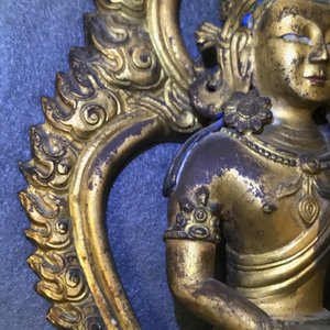 Een Sino-Tibetaanse verguld bronzen figuur van Amitayus, gedat. 1770, Qianlong — foto 7