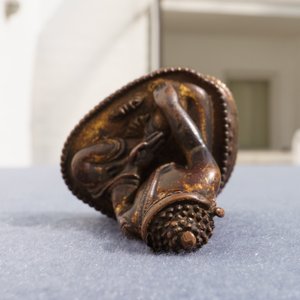 Een Sino-Tibetaanse verguld bronzen figuur van Boeddha, 16/17e eeuw — foto 13