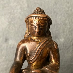 Een Sino-Tibetaanse verguld bronzen figuur van Boeddha, 16/17e eeuw — foto 20