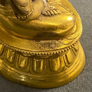 Een Sino-Tibetaanse verguld bronzen figuur van Boeddha, 18e eeuw — foto 20