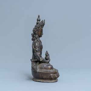 Een Sino-Tibetaanse verguld bronzen figuur van Boeddha, 19e eeuw — foto 2