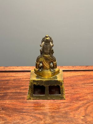 Een Sino-Tibetaanse verguld bronzen figuur van Boeddha Amitayus, Qianlong — foto 3