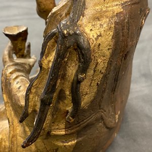 Een Sino-Tibetaanse verguld bronzen figuur van Boeddha, Ming — foto 22
