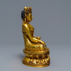 Een Sino-Tibetaanse verguld bronzen figuur van Boeddha Shakyamuni, 17/18e eeuw — foto 4