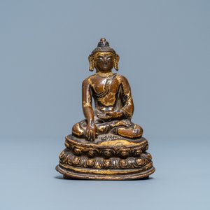 Een Sino-Tibetaanse verguld bronzen figuur van Boeddha Shakyamuni, Ming — foto 2
